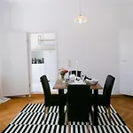 Bella - Business&family - 2 Direkt Neben Schloss, Parkplatz, Smarttv, Netflix, Waschmaschine, 24h Checkin, 71qm, Kingsizebett, Hotelbettwaesche * Ludwigsbourg