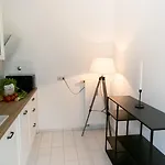 Bella - Business&family - 2 Direkt Neben Schloss, Parkplatz, Smarttv, Netflix, Waschmaschine, 24h Checkin, 71qm, Kingsizebett, Hotelbettwaesche Ludwigsbourg