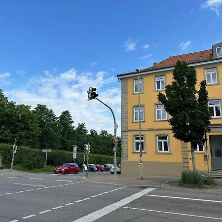 Bella - Business&family - 2 Direkt Neben Schloss, Parkplatz, Smarttv, Netflix, Waschmaschine, 24h Checkin, 71qm, Kingsizebett, Hotelbettwaesche Ludwigsburg