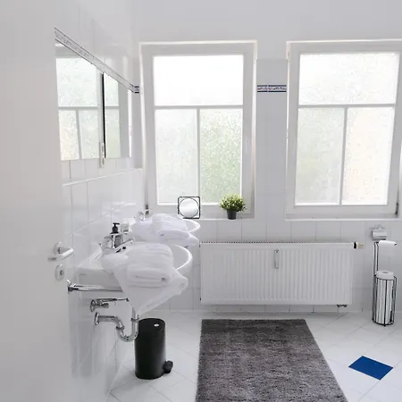 Bella - Business&family - 2 Direkt Neben Schloss, Parkplatz, Smarttv, Netflix, Waschmaschine, 24h Checkin, 71qm, Kingsizebett, Hotelbettwaesche *