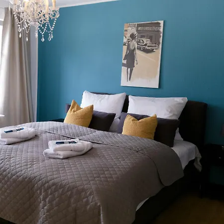 Bella - Business&family - 2 Direkt Neben Schloss, Parkplatz, Smarttv, Netflix, Waschmaschine, 24h Checkin, 71qm, Kingsizebett, Hotelbettwaesche Apartman Ludwigsburg