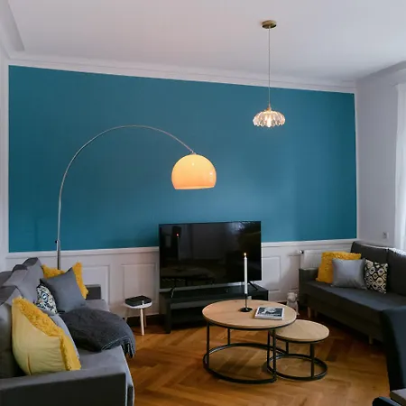 Apartamento Bella - Business&family - 2 Direkt Neben Schloss, Parkplatz, Smarttv, Netflix, Waschmaschine, 24h Checkin, 71qm, Kingsizebett, Hotelbettwaesche Ludwigsburg