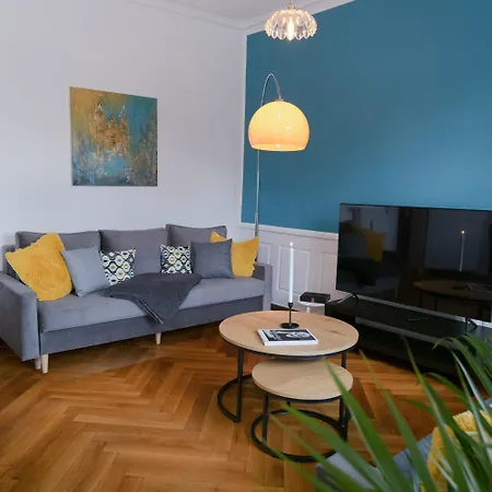 Apartamento Bella - Business&family - 2 Direkt Neben Schloss, Parkplatz, Smarttv, Netflix, Waschmaschine, 24h Checkin, 71qm, Kingsizebett, Hotelbettwaesche Ludwigsburg