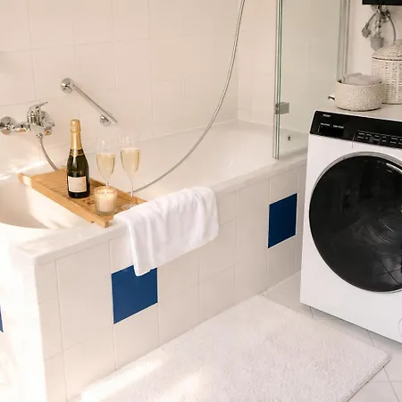 Bella - Business&family - 2 Direkt Neben Schloss, Parkplatz, Smarttv, Netflix, Waschmaschine, 24h Checkin, 71qm, Kingsizebett, Hotelbettwaesche