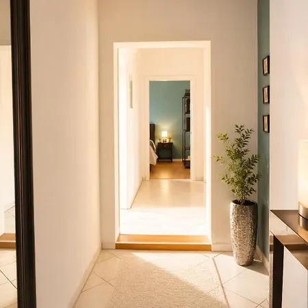 Bella - Business&family - 2 Direkt Neben Schloss, Parkplatz, Smarttv, Netflix, Waschmaschine, 24h Checkin, 71qm, Kingsizebett, Hotelbettwaesche Apartamento