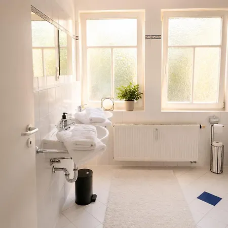 Bella - Business&family - 2 Direkt Neben Schloss, Parkplatz, Smarttv, Netflix, Waschmaschine, 24h Checkin, 71qm, Kingsizebett, Hotelbettwaesche דירה לודוויגסבורג